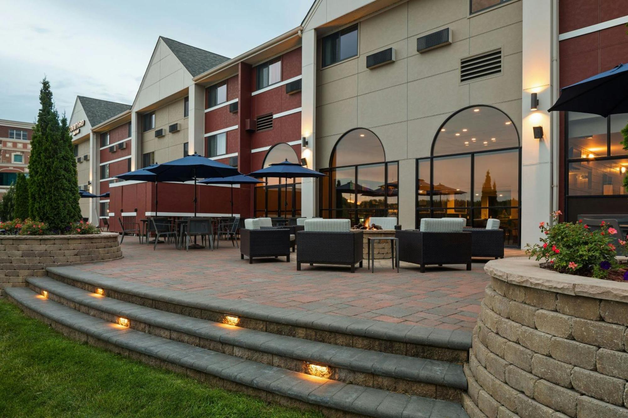 Courtyard La Crosse Downtown/Mississippi Riverfront Exterior foto