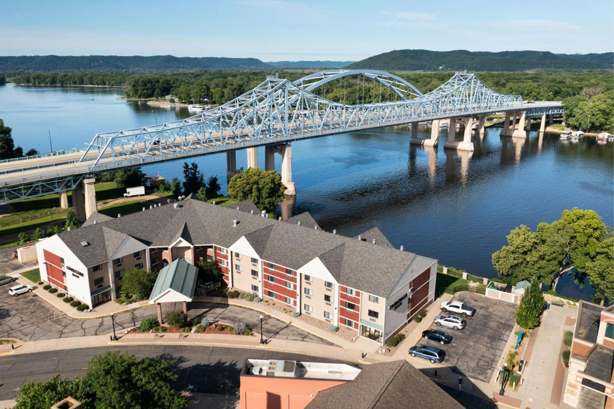 Courtyard La Crosse Downtown/Mississippi Riverfront Exterior foto